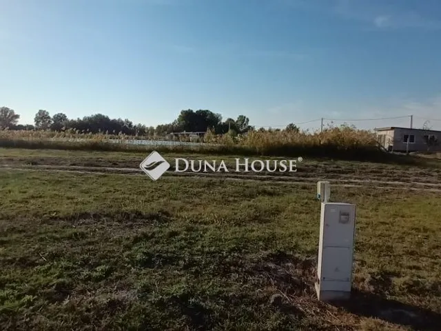 Eladó telek Akasztó, Eötvös utca 264 nm