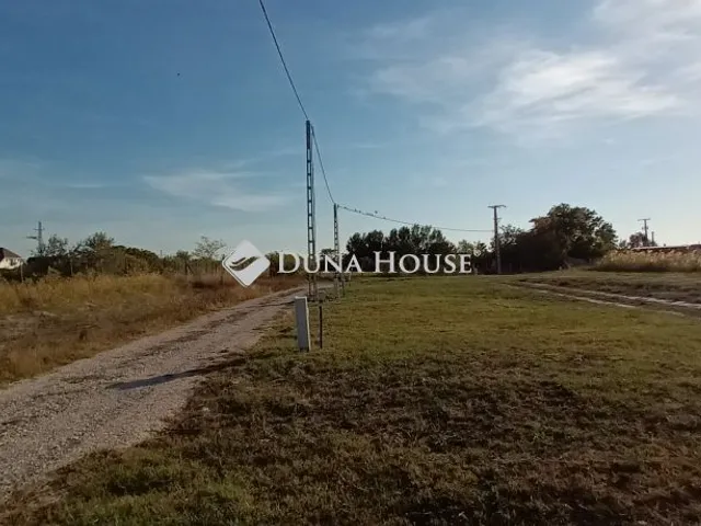 Eladó telek Akasztó, Eötvös utca 264 nm