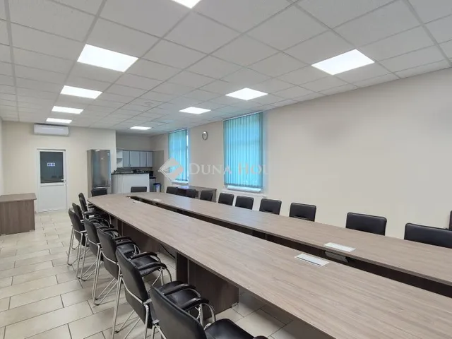 Eladó kereskedelmi és ipari ingatlan Kecskemét 2017 nm