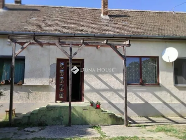 Eladó ház Udvar, Fő utca 137 nm