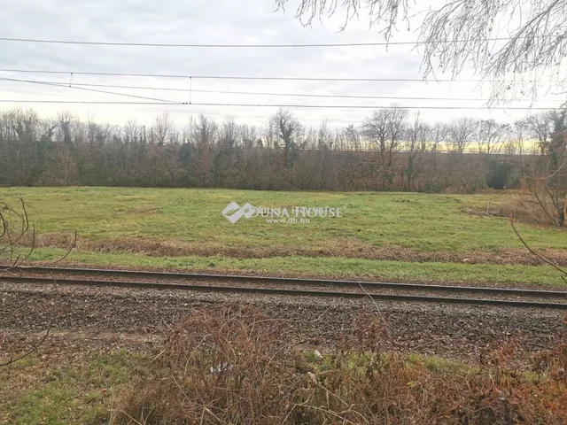Eladó kereskedelmi és ipari ingatlan Pécs, Magtár utca 8611 nm