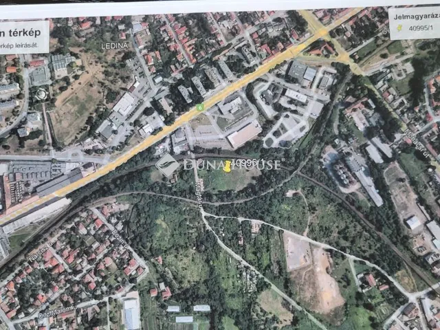 Eladó kereskedelmi és ipari ingatlan Pécs, Magtár utca 8611 nm