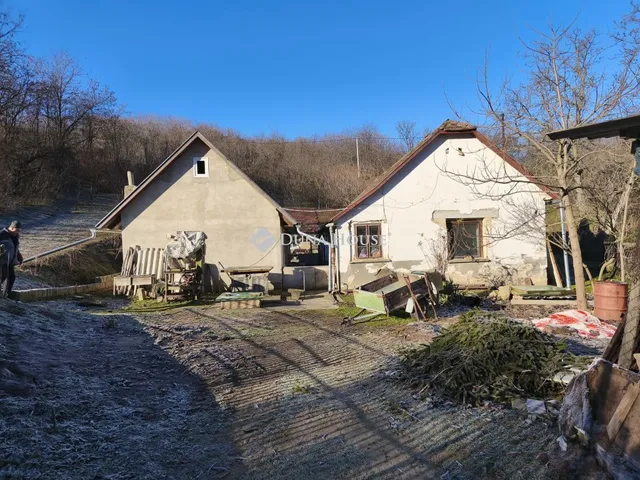 Eladó telek Tamási, Szarkahegyi út 7248 nm