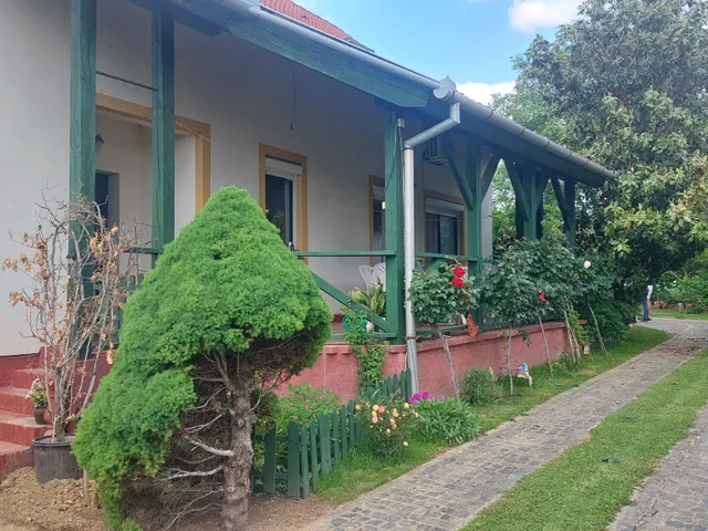 Eladó ház Baksa 240 nm