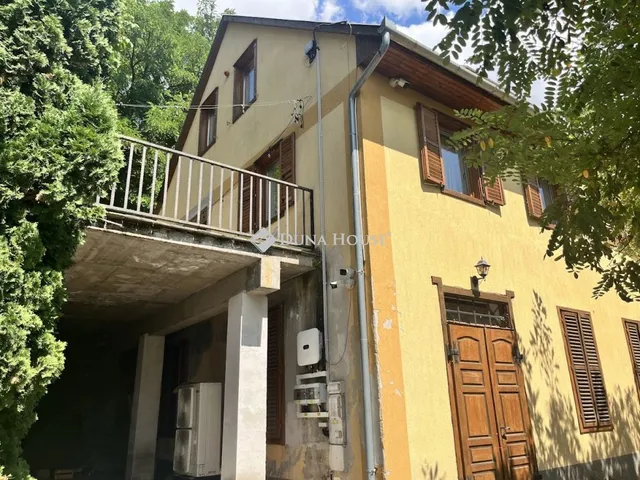 Eladó kereskedelmi és ipari ingatlan Bóly, Alsó-Tukár pincesor 615 nm