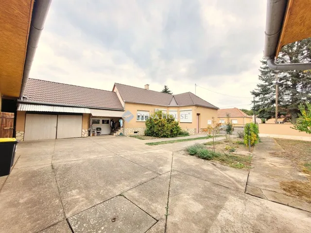 Eladó ház Udvar, Fő utca 91 nm