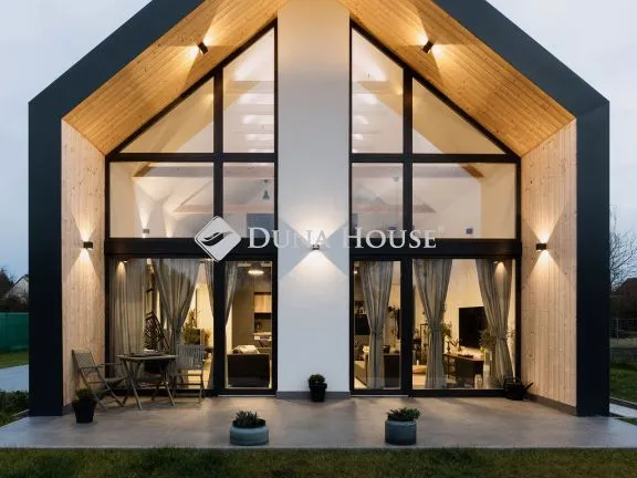 Eladó üdülő és hétvégi ház Balatonkeresztúr 154 nm