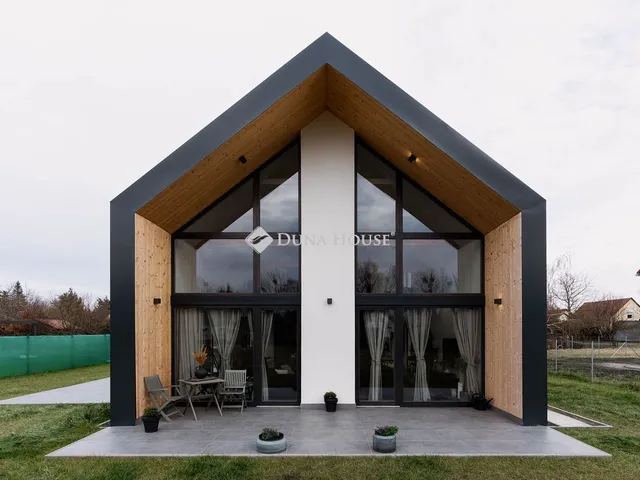 Eladó üdülő és hétvégi ház Balatonkeresztúr 154 nm