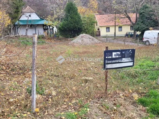 Eladó telek Pécsvárad, Táncsics utca 337 nm