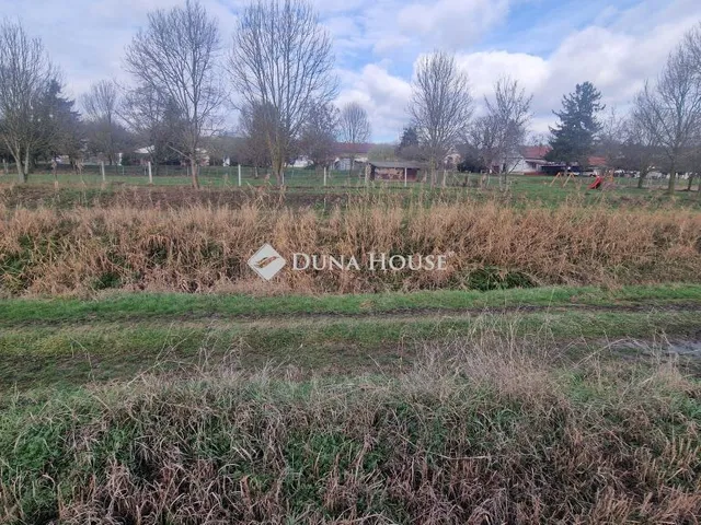 Eladó telek Velény, Nincs utca 1842 nm