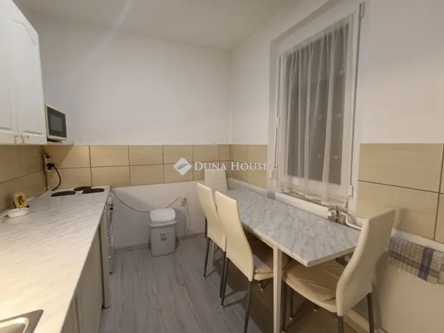 Eladó lakás Mohács, Brand Ede utca 30 nm