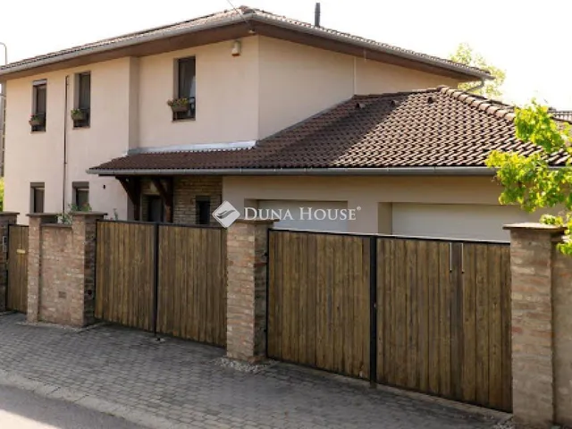 Eladó ház Pécs 200 nm