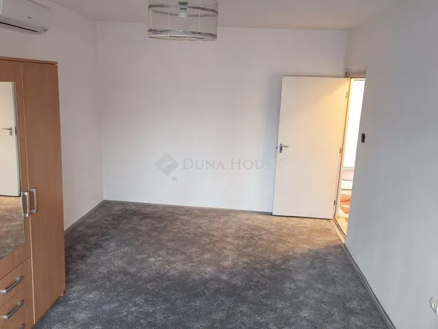 Eladó lakás Pécs, Nagy Imre út 52 nm