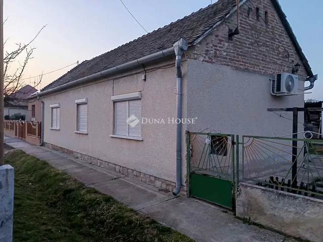 Eladó ház Szentlőrinc 80 nm