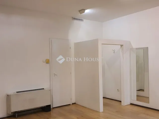 Eladó kereskedelmi és ipari ingatlan Pécs, Bajcsy-Zsilinszky utca 34 nm