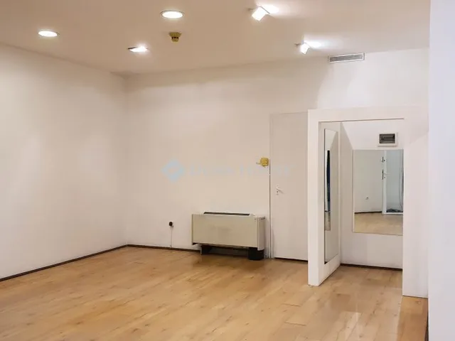 Kiadó kereskedelmi és ipari ingatlan Pécs 34 nm