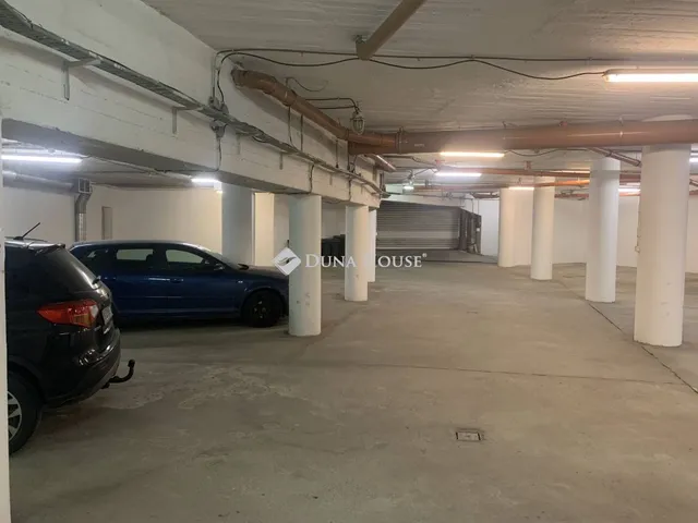 Kiadó garázs Pécs, Citrom utca