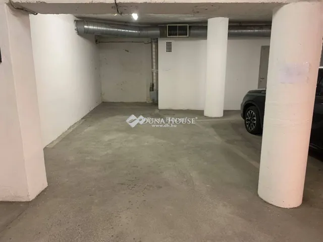 Eladó garázs Pécs, Citrom utca 14 nm