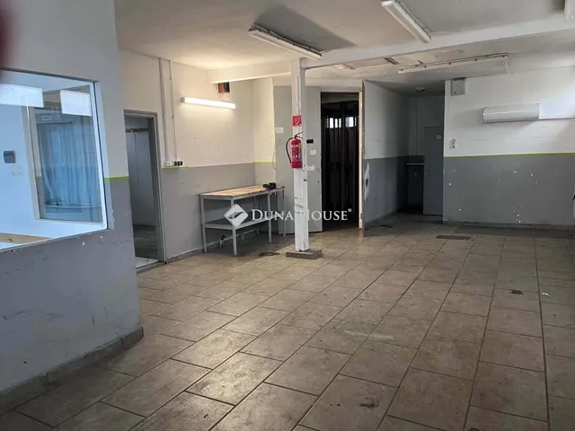 Eladó kereskedelmi és ipari ingatlan Szekszárd 125 nm