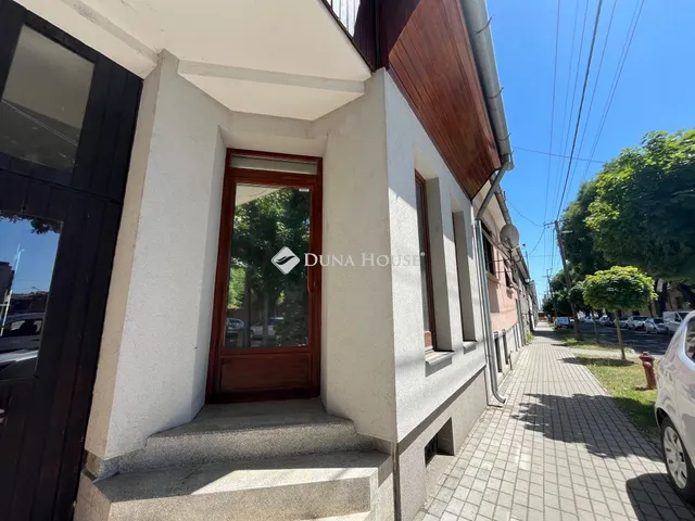Eladó kereskedelmi és ipari ingatlan Szombathely, Sas utca 25 nm