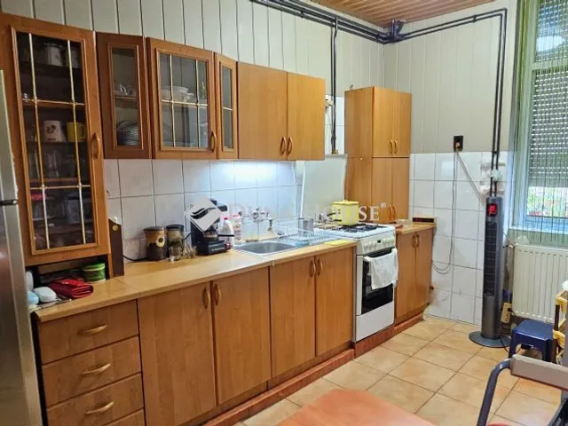 Eladó lakás Szombathely, Kisfaludy Sándor utca 105 nm