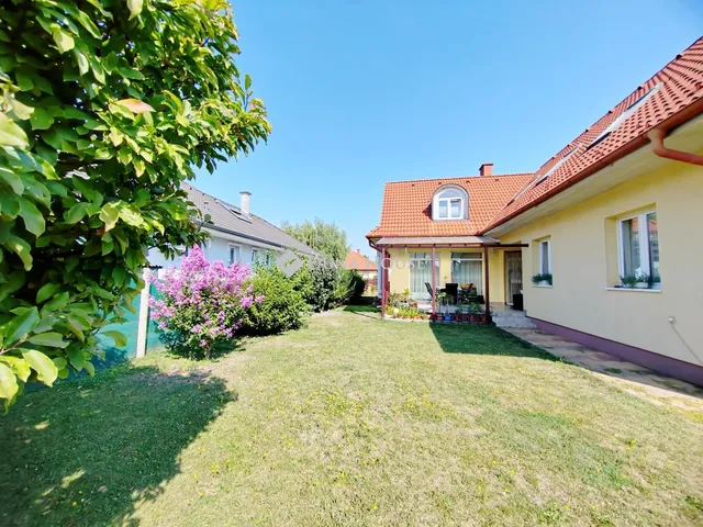 Eladó ház Szombathely, Fenyő utca 209 nm