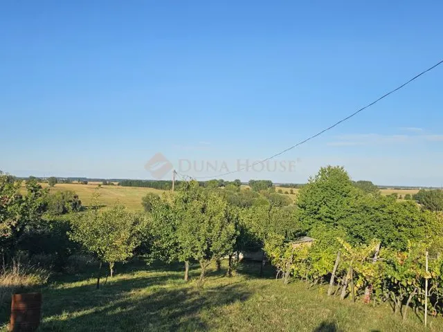 Eladó telek Csepreg 2170 nm