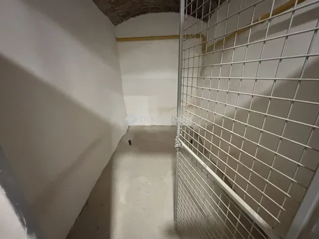 Eladó kereskedelmi és ipari ingatlan Sopron 8 nm