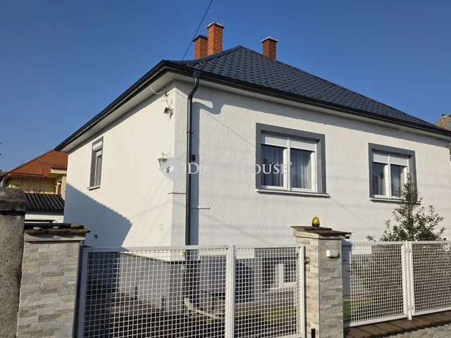 Eladó ház Szombathely, Vadrózsa utca 200 nm