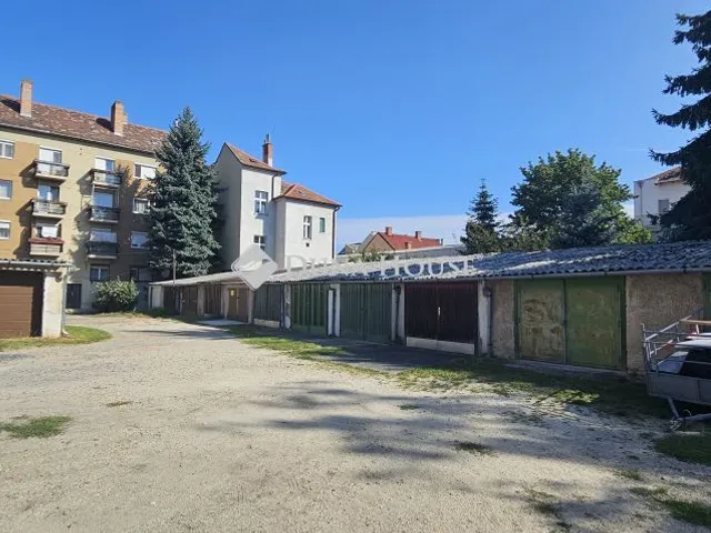 Eladó garázs Szombathely, Wesselényi Miklós utca 15 nm
