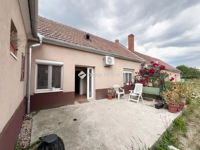 Eladó ház Csönge 89 nm