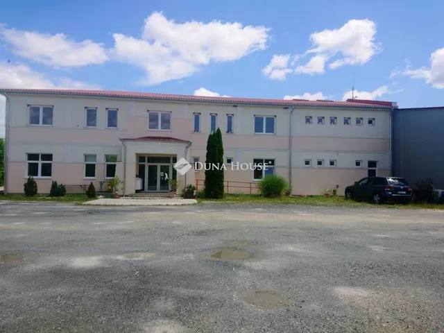 Eladó kereskedelmi és ipari ingatlan Körmend, Ipari utca 1217 nm