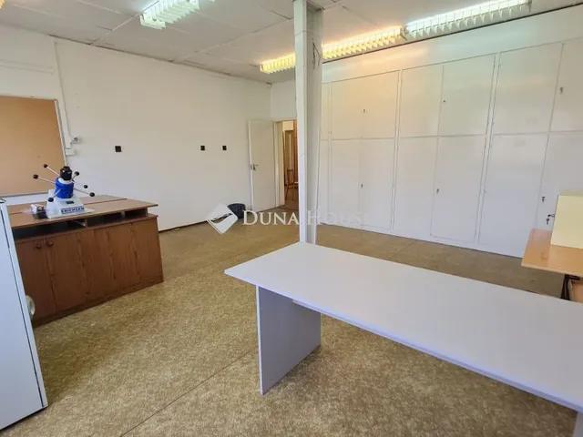 Kiadó kereskedelmi és ipari ingatlan Zalaegerszeg, Alsóerdei út 33 nm