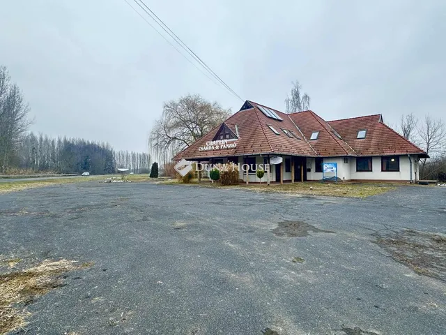 Eladó kereskedelmi és ipari ingatlan Hahót 359 nm