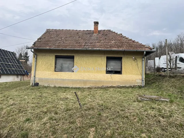 Eladó ház Gyűrűs 89 nm