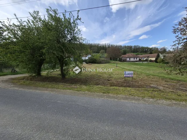 Eladó telek Pethőhenye 698 nm