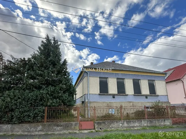 Eladó ház Eszteregnye 125 nm
