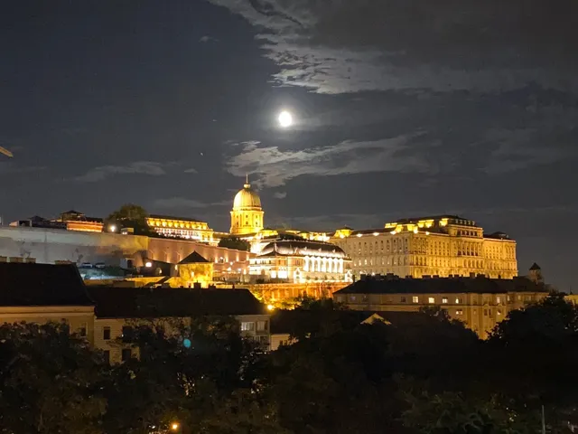 Eladó lakás Budapest I. kerület 112 nm