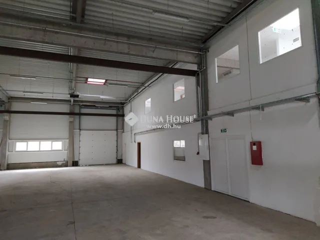 Kiadó kereskedelmi és ipari ingatlan Kisar 2000 nm