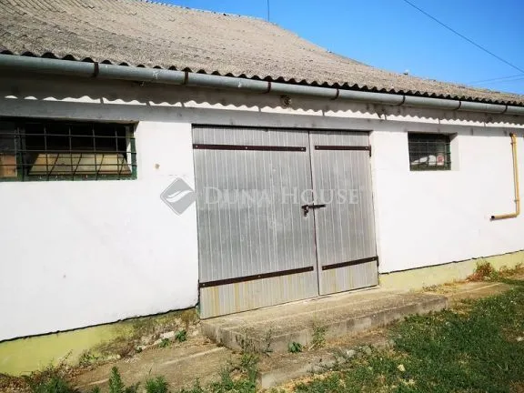 Eladó kereskedelmi és ipari ingatlan Ajak 270 nm