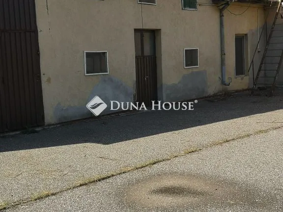 Eladó kereskedelmi és ipari ingatlan Gávavencsellő 1600 nm