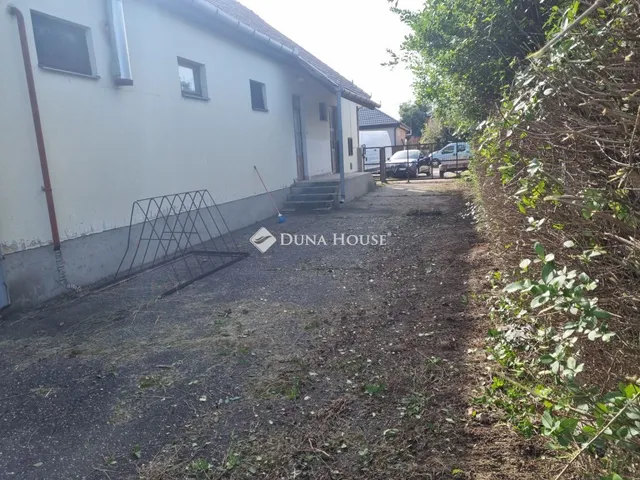 Eladó kereskedelmi és ipari ingatlan Geszteréd 360 nm