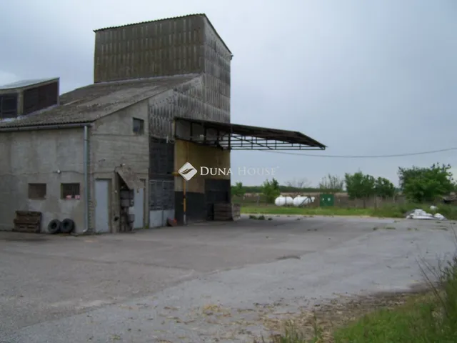Eladó kereskedelmi és ipari ingatlan Nyírcsaholy, Nincs utca 209 nm