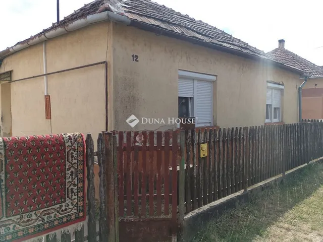 Eladó ház Rakamaz 72 nm
