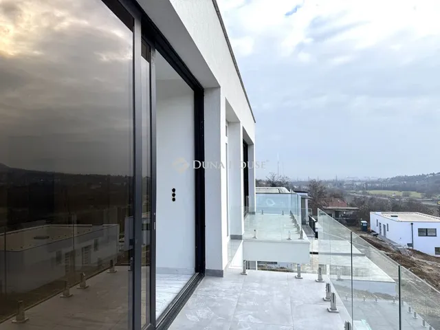 Eladó lakás Budapest III. kerület 108 nm