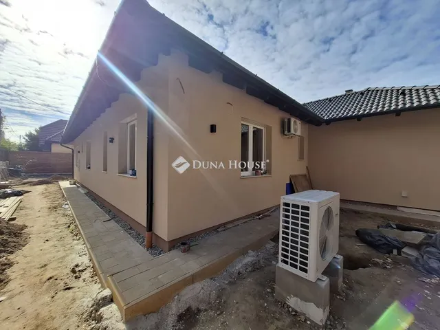 Eladó ház Budapest XVI. kerület, Kolozs utca 150 nm