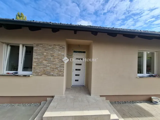 Eladó ház Budapest XVI. kerület, Kolozs utca 150 nm