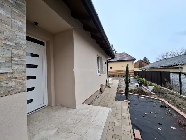 Eladó ház Budapest XVI. kerület, Kolozs utca 150 nm