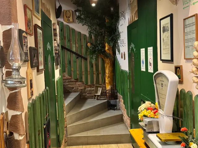 Eladó kereskedelmi és ipari ingatlan Budapest VI. kerület 101 nm