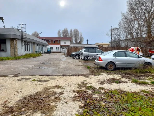 Eladó kereskedelmi és ipari ingatlan Szentendre, Kőzúzó utca 915 nm